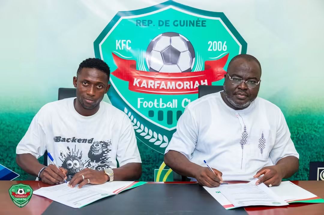 Signature d'un contrat de joueur au Karfamoriah FC
