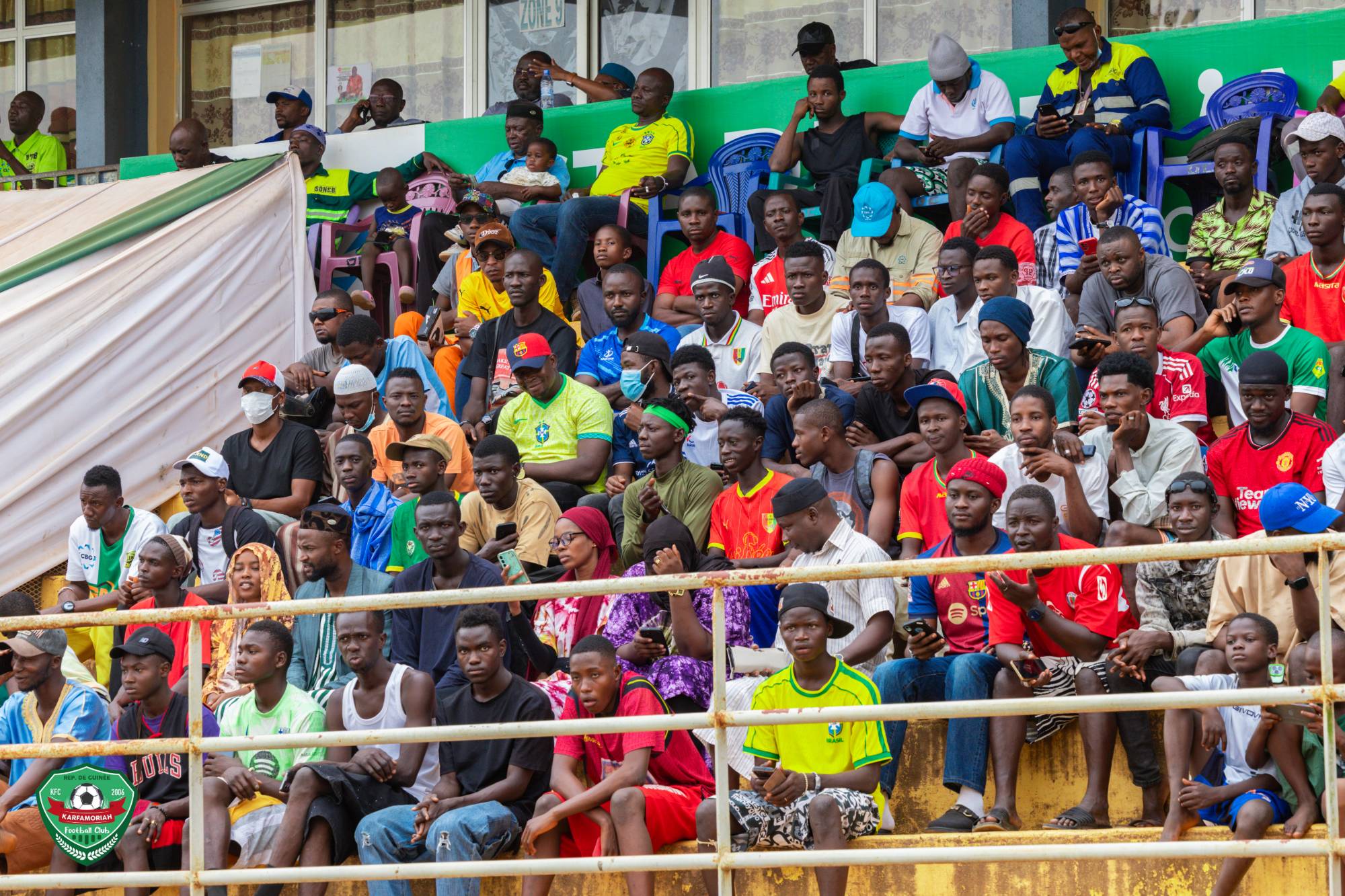 Jeunes supporters en tribune