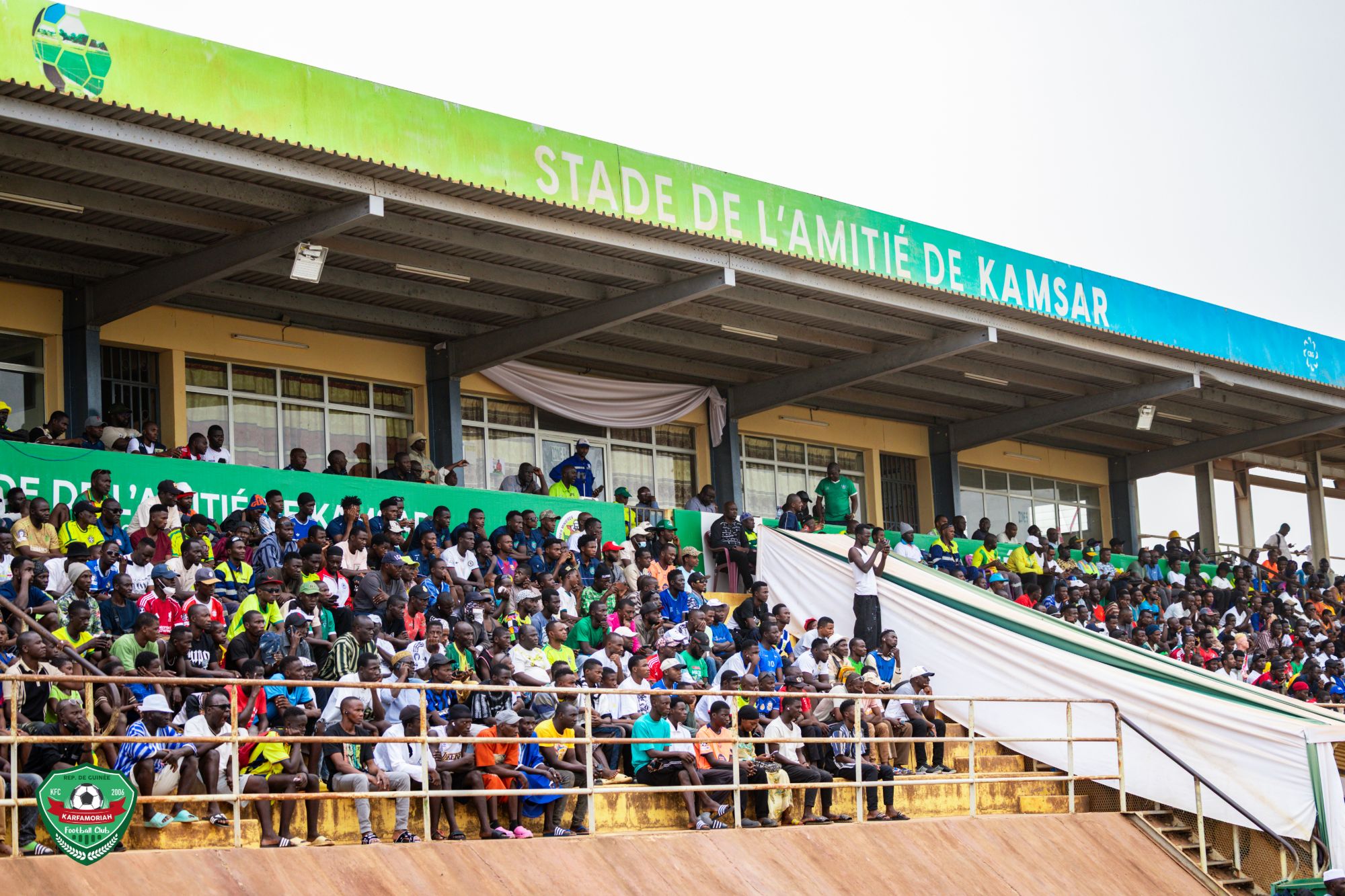 Le public au Stade de l'Amitié de Kamsar